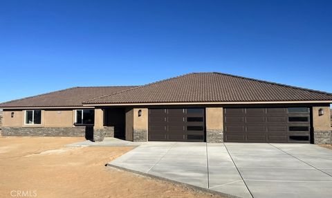 Photo of 13119 Candlewood Road, Apple Valley, CA 92308 (MLS # JT26043691)