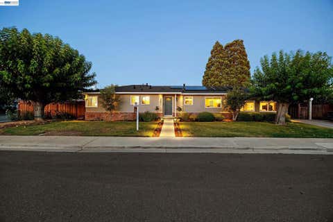 Photo of 352 Cambridge Way, Livermore, CA 94550 (MLS # 41145732)