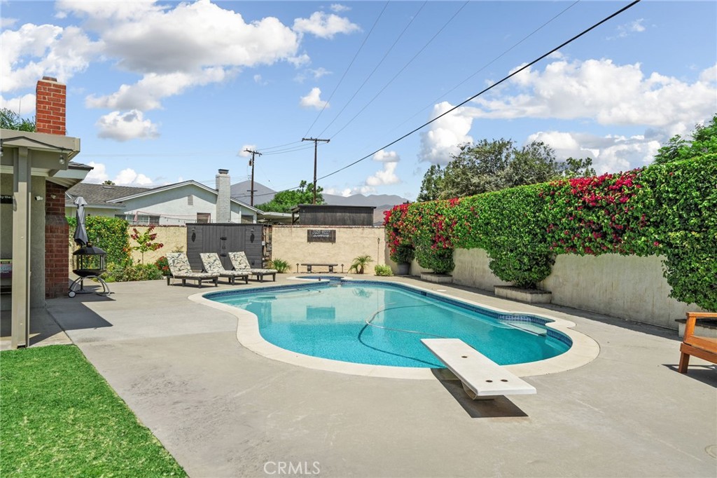 609 Cardinal Lane