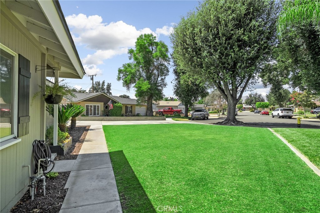 609 Cardinal Lane