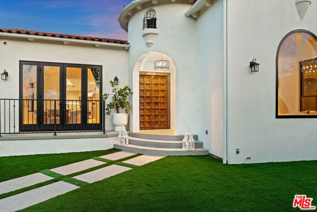 Photo of 100 S La Jolla Avenue, Los Angeles, CA 90048 (MLS # 25613373)