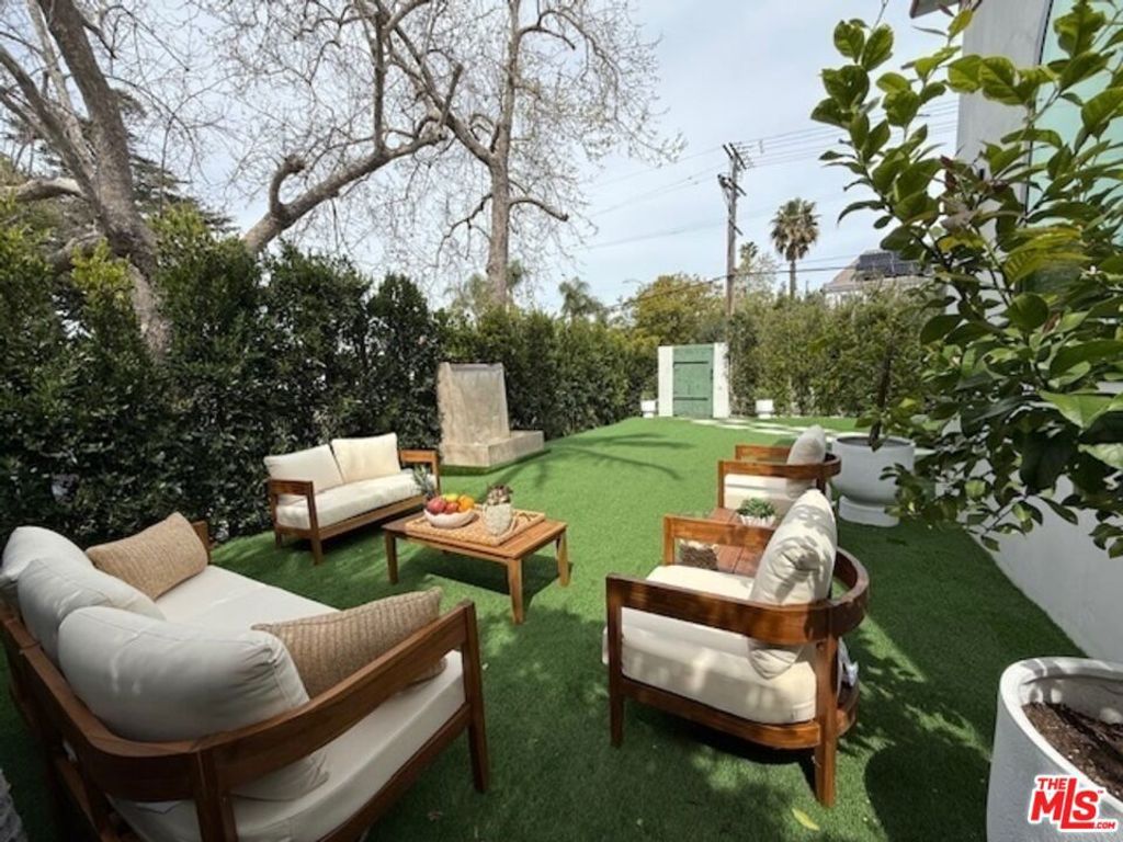 Photo of 100 S La Jolla Avenue, Los Angeles, CA 90048 (MLS # 25613373)