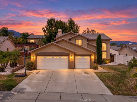 Photo of 3506 Belvedere Way, Corona, CA 92882 (MLS # ND26224363)
