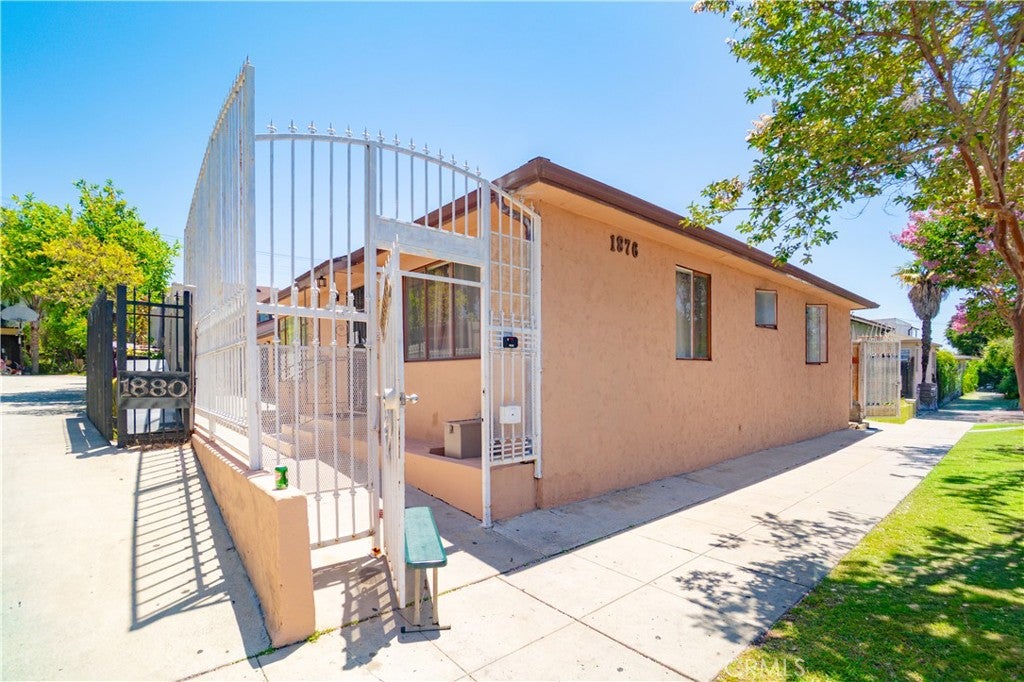 1876 Henderson Avenue