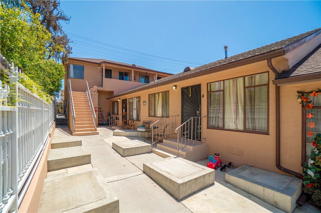 1876 Henderson Avenue