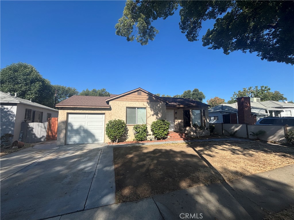 Welcome to 8135 Wakefield Avenue! This charming 2-bedroom, 2-bath home offers incredible versatility with an additional bonus room—perfect for a third bedroom, home office, or cozy den. Enjoy a spacious layout with abundant natural light and plenty of potential to make it your own. Step outside to a huge backyard, ideal for relaxing, entertaining, or future expansion. FHA and VA offers are welcome! Don’t miss this fantastic opportunity to own a home with room to grow in a convenient Panorama City location.