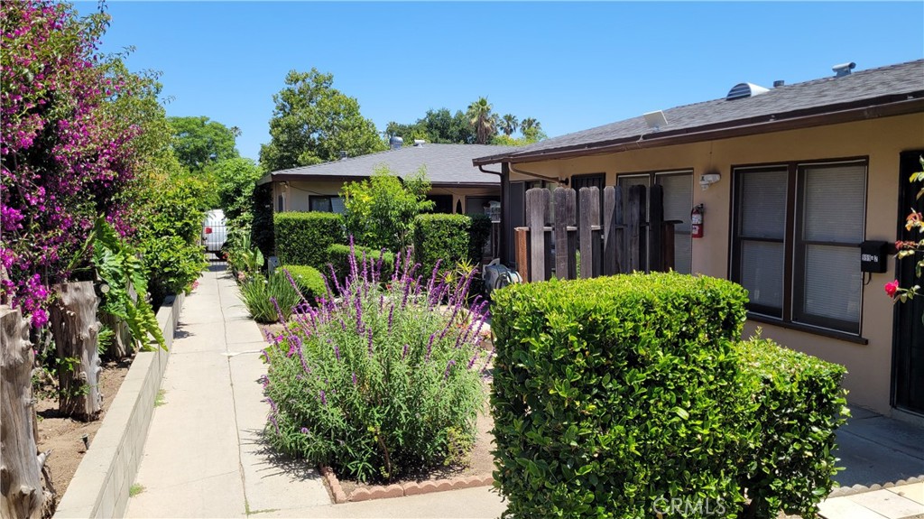 This apartment unit is located at 999 N. Lake Ave., Unit 2, in a quiet 6-unit complex. The property consists of three single-story duplexes, and this unit is situated in the middle duplex. The central courtyard is beautifully landscaped with vibrant flowers, creating a peaceful and inviting environment.
The unit is approximately 536 square feet and features a simple, functional floor plan that makes it easy for a new tenant to personalize and decorate. It is equipped with air conditioning and heating to keep you comfortable throughout the seasons in Los Angeles.
The property is conveniently located on Lake Avenue, between Orange Grove Blvd. and Washington Blvd., providing easy access to shops, dining, and transportation. Please park your car on the street when come to see the apartment, there is no guest parking space on the premise.
**Rental Criteria:
• Minimum Credit Score: 680
• Verifiable Household Income: 3x the rent
• No pets