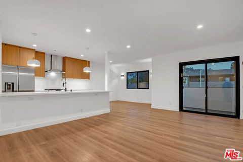 Photo of 950 Havenhurst Drive #5, West Hollywood, CA 90046 (MLS # 26786105)