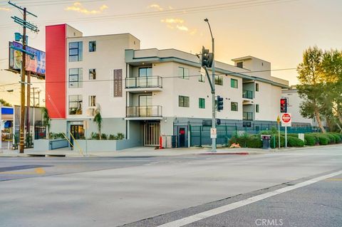 Photo of 6015 Woodman Avenue #206, Van Nuys, CA 91401 (MLS # SR26076660)