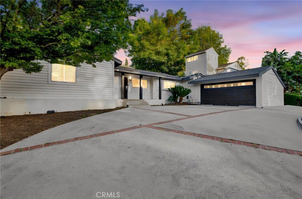 Photo of 4210 Sepulveda Boulevard, Sherman Oaks, CA 91403 (MLS # SR26111305)