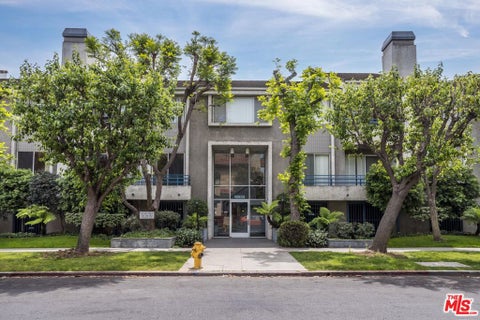 Photo of 10932 Morrison Street #101, Los Angeles, CA 91601 (MLS # 26984731)