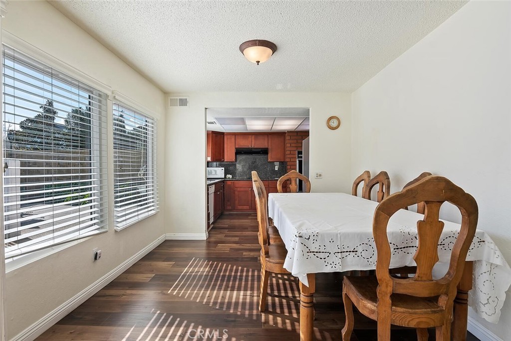 Valencia Glen (VLGL) - Residential Lease