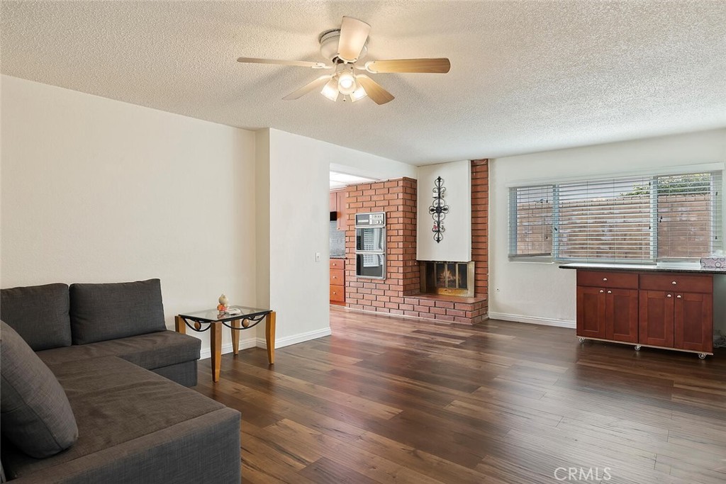 Valencia Glen (VLGL) - Residential Lease