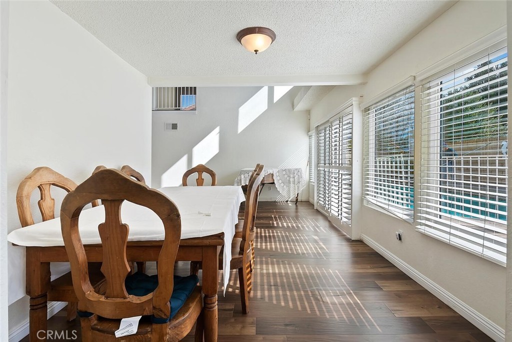 Valencia Glen (VLGL) - Residential Lease