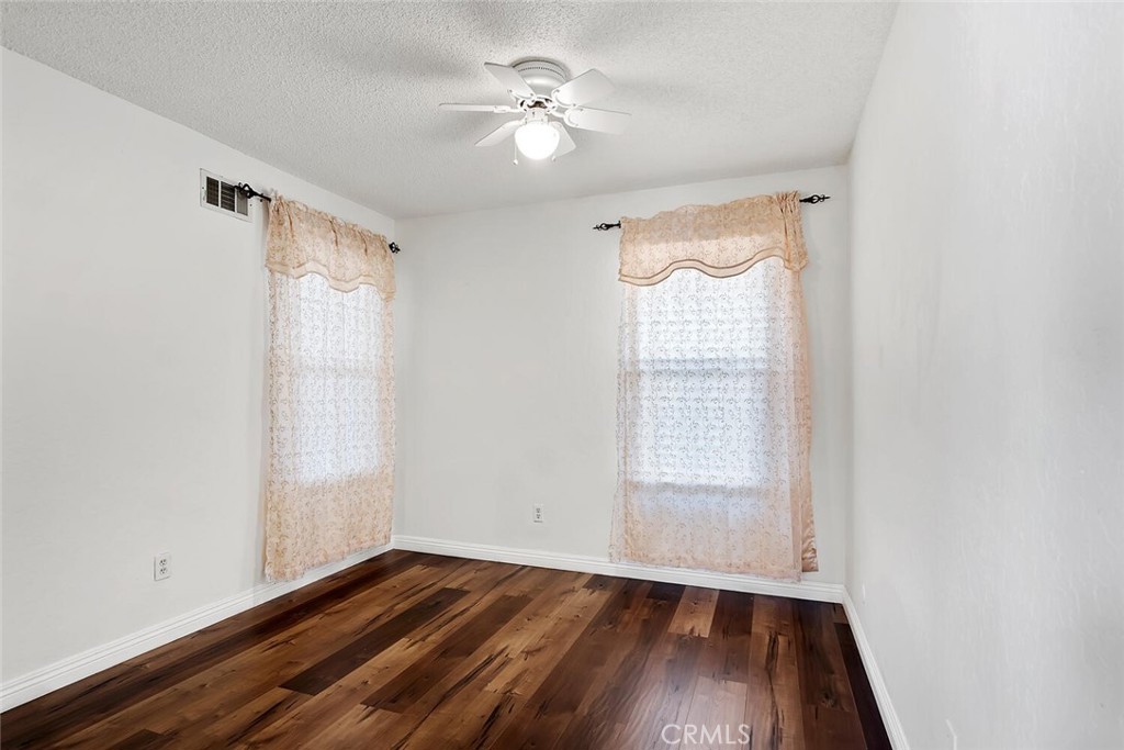 Valencia Glen (VLGL) - Residential Lease