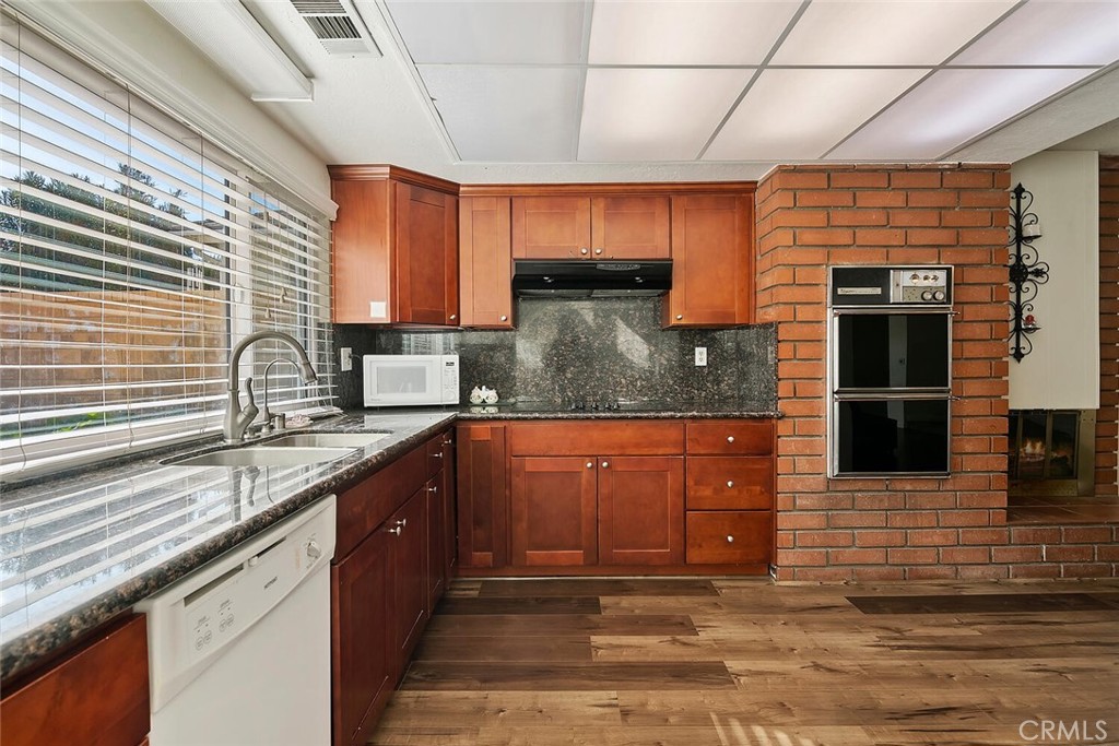 Valencia Glen (VLGL) - Residential Lease