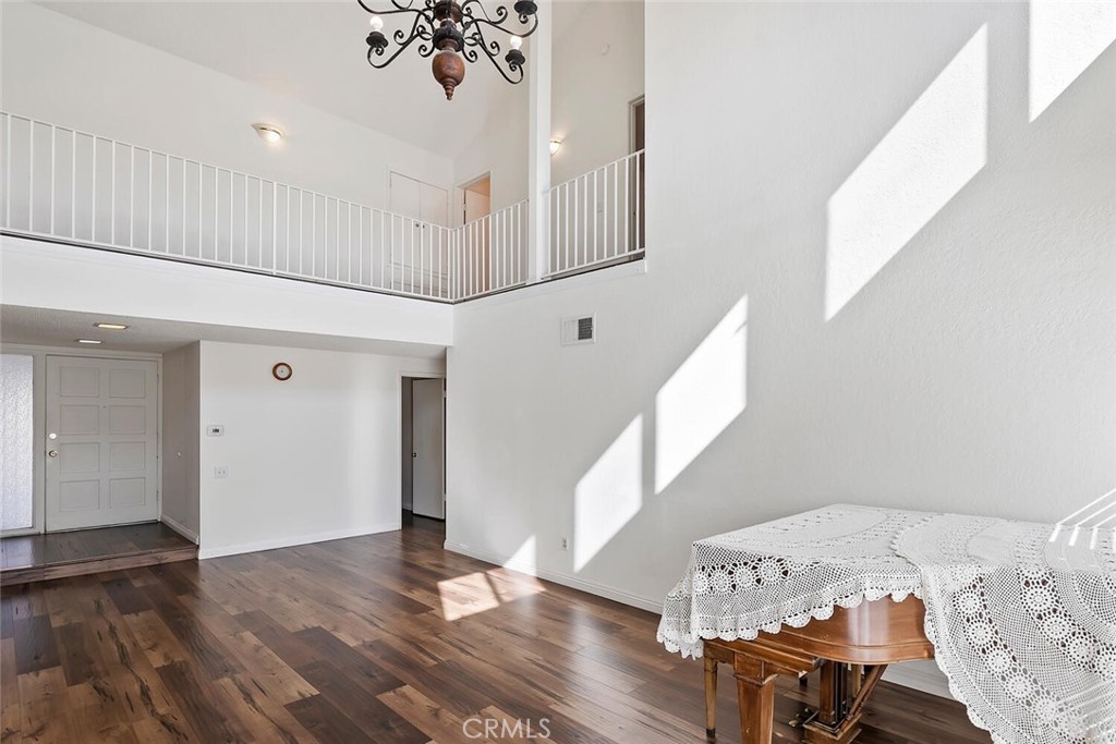 Valencia Glen (VLGL) - Residential Lease