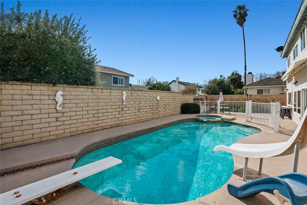 Valencia Glen (VLGL) - Residential Lease