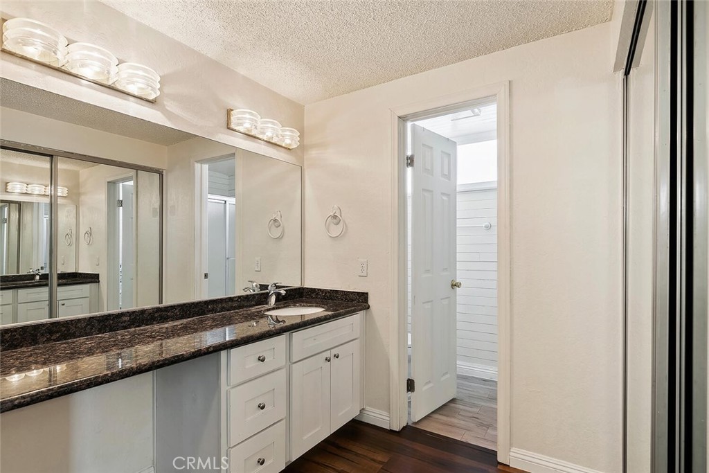 Valencia Glen (VLGL) - Residential Lease