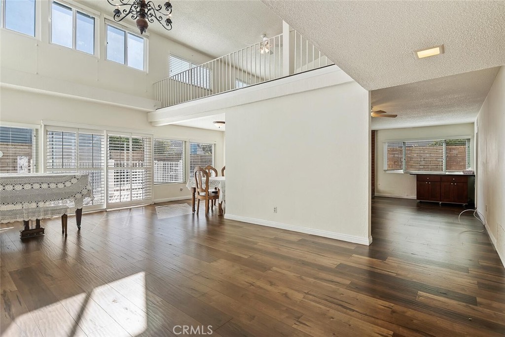 Valencia Glen (VLGL) - Residential Lease