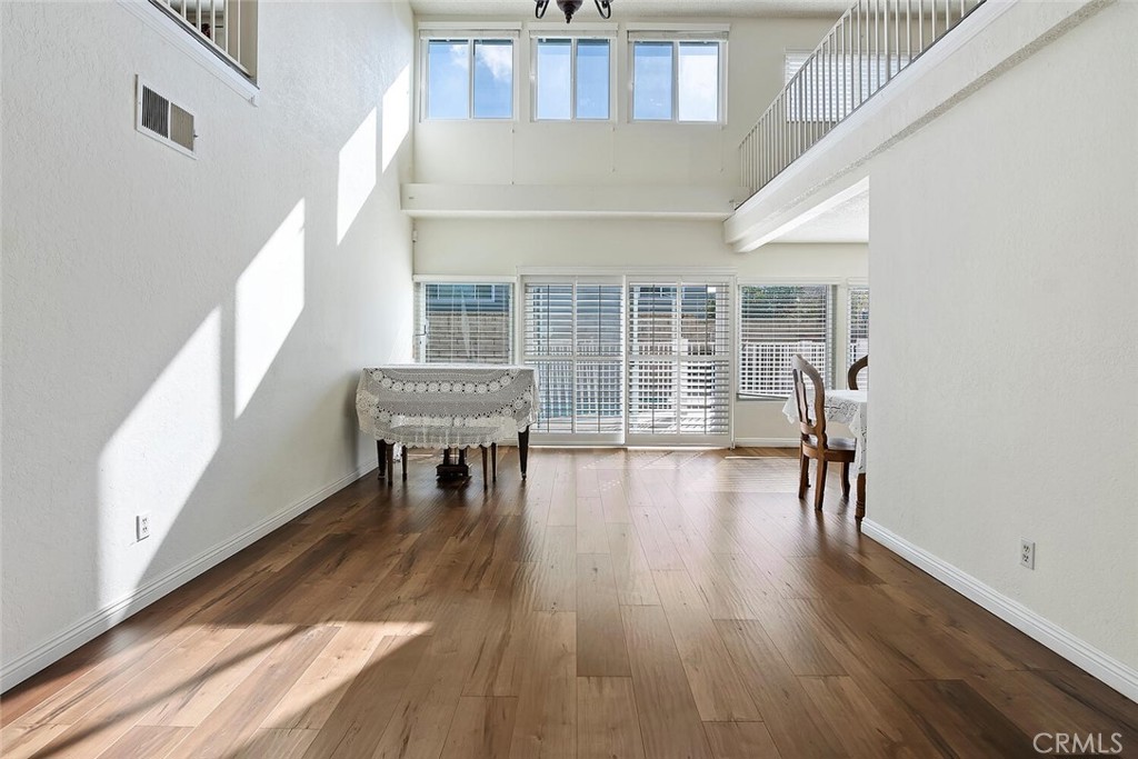 Valencia Glen (VLGL) - Residential Lease