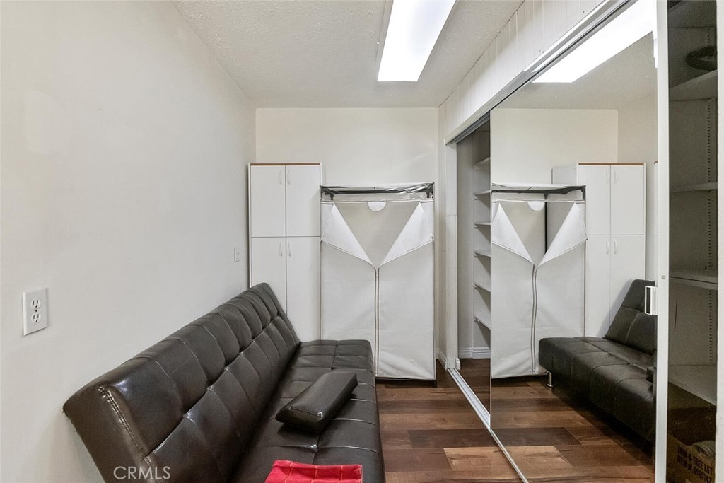 Valencia Glen (VLGL) - Residential Lease