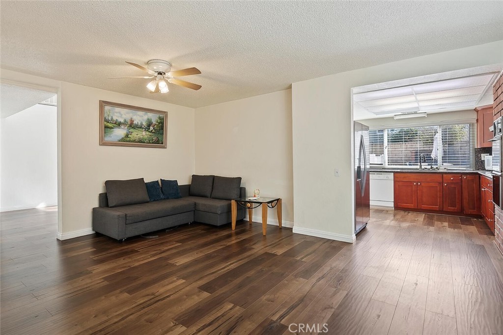 Valencia Glen (VLGL) - Residential Lease