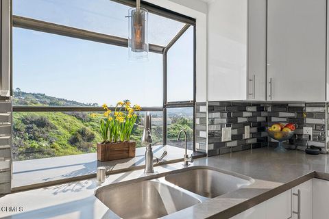 Tiny photo for 542 San Clemente Way, Camarillo, CA 93010 (MLS # V1-33516)