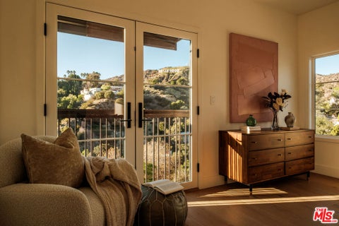 Photo of 3072 Hollyridge Drive, Los Angeles, CA 90068 (MLS # 26105503)