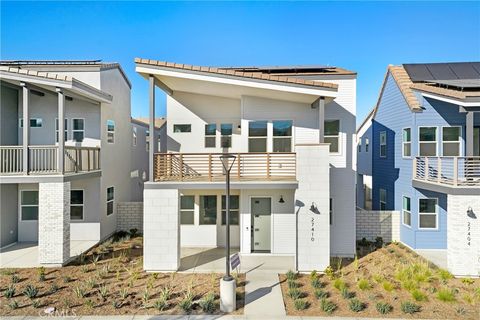 Photo of 27346 Creekwood Lane, Valencia, CA 91381 (MLS # IG25070126)