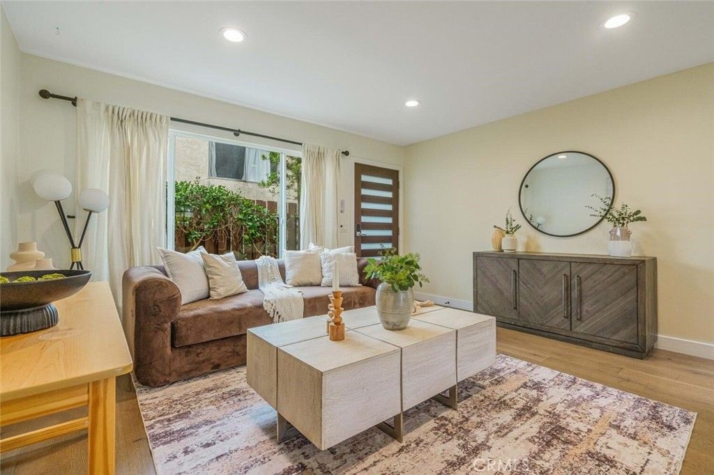 Photo of 617 Strand St #2, Santa Monica, CA 90405 (MLS # SR25227798)