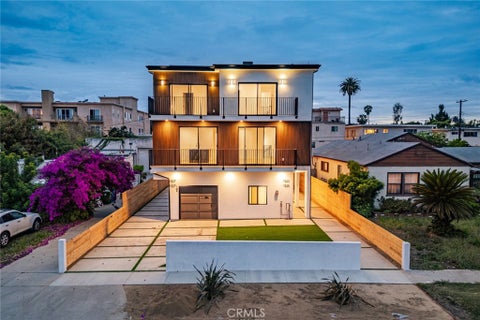 Photo of 1525 S Carmelina Ave, Los Angeles, CA 90025 (MLS # BB26208252)