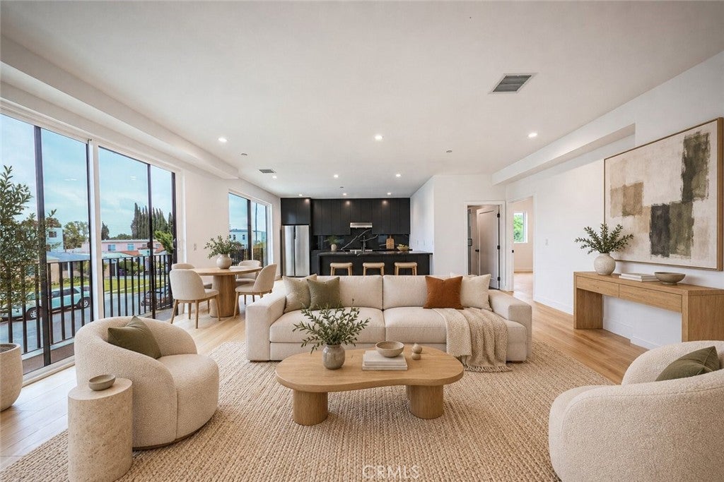 1525 S Carmelina