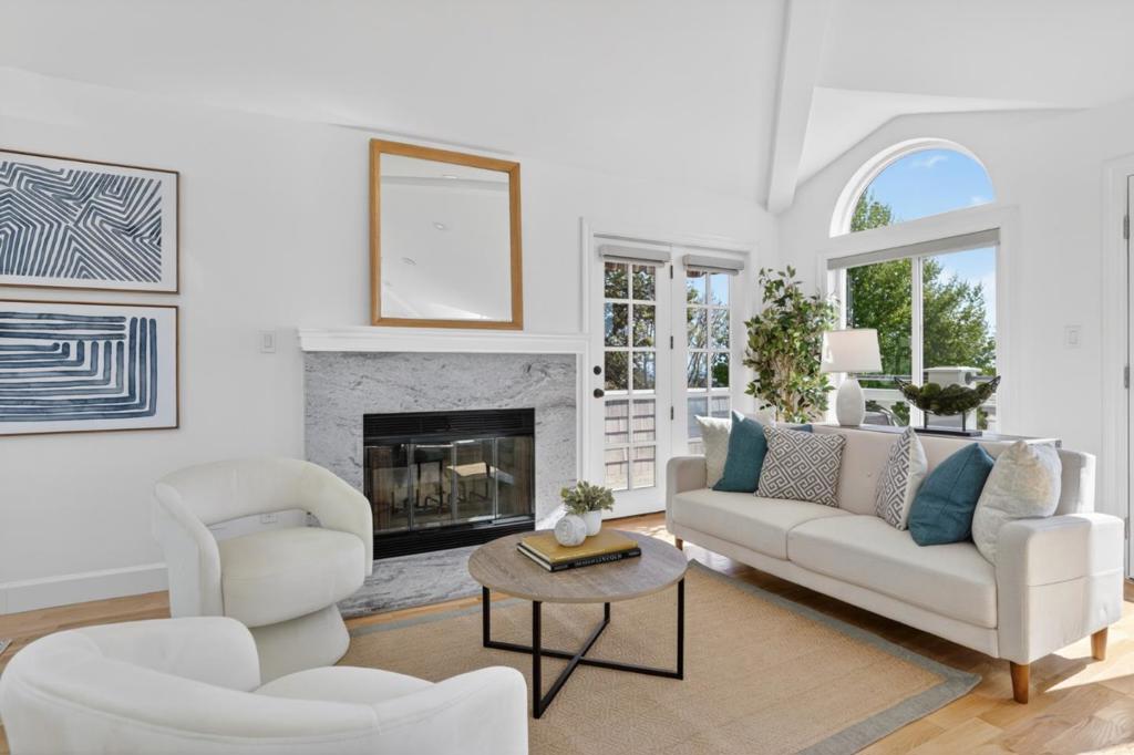255 Thunderbird Drive