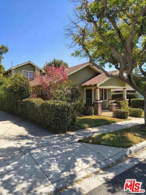 Photo of 1382 Belmont Avenue, Long Beach, CA 90804 (MLS # 26997679)
