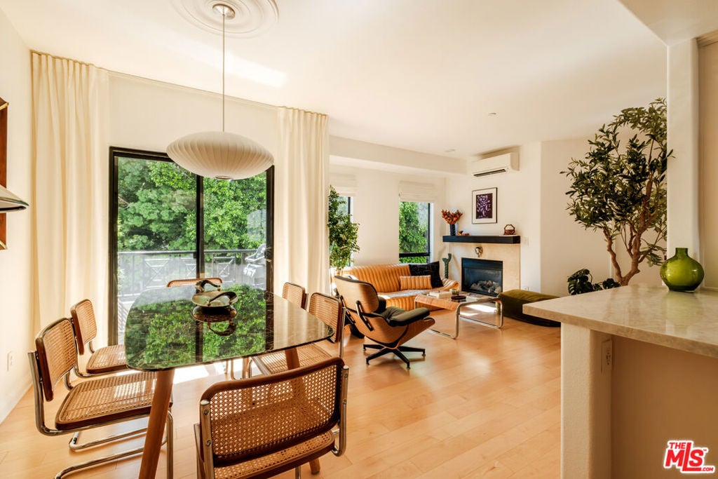 Photo of 14322 Dickens Street #2, Sherman Oaks, CA 91423 (MLS # 26102374)