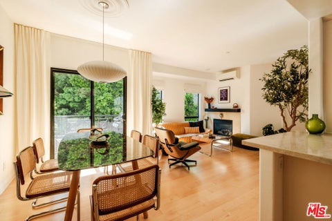 Photo of 14322 Dickens Street #2, Sherman Oaks, CA 91423 (MLS # 26102374)