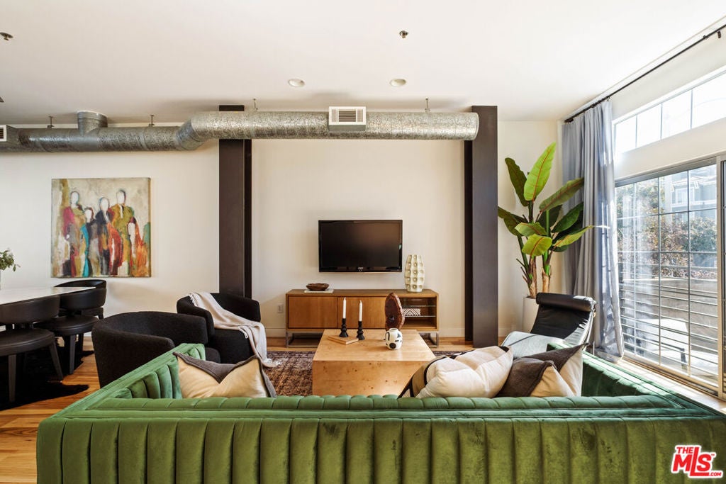 5400 Playa Vista Drive 14