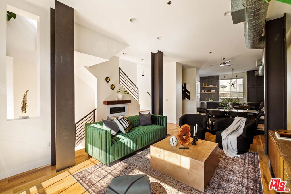 5400 Playa Vista Drive 14