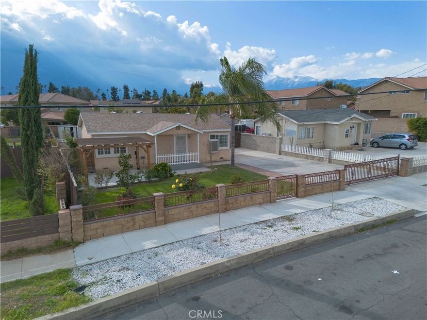 Beautiful property located in the City of Rialto with 2 bedrooms, 1 bathroom, close to shopping centers and the 10 & 210 FWY.