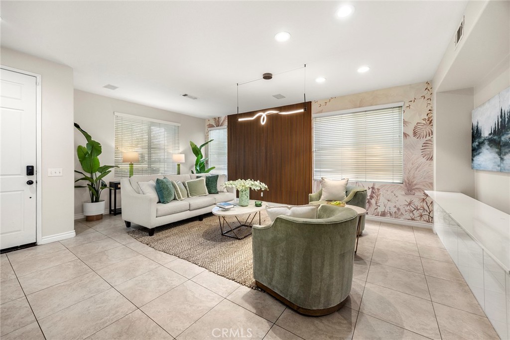 636 S Halliday