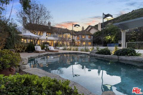 Photo of 20315 Howard Court, Woodland Hills, CA 91364 (MLS # 26650935)