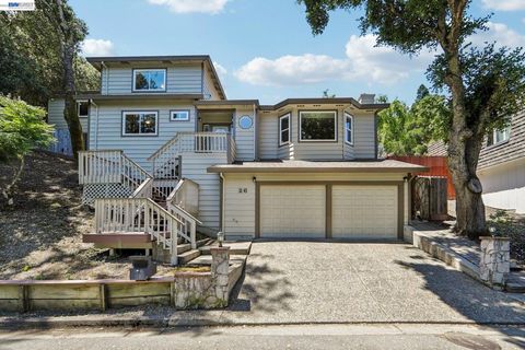 Photo of 26 Oak Rd RD, Orinda, CA 94563 (MLS # 41134017)