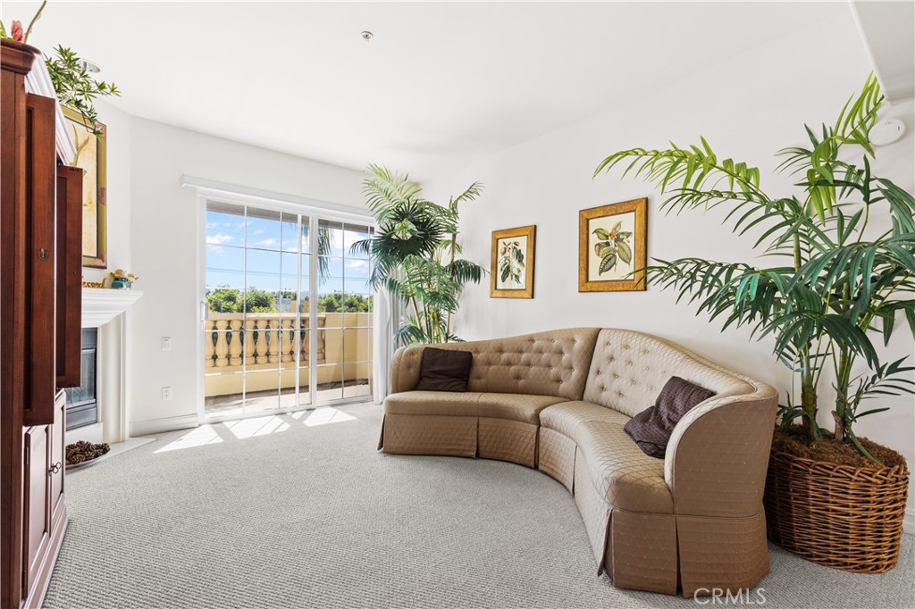 14343 Burbank Boulevard 301