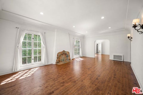 Photo of 125 S Orange Drive, Los Angeles, CA 90036 (MLS # 26989207)