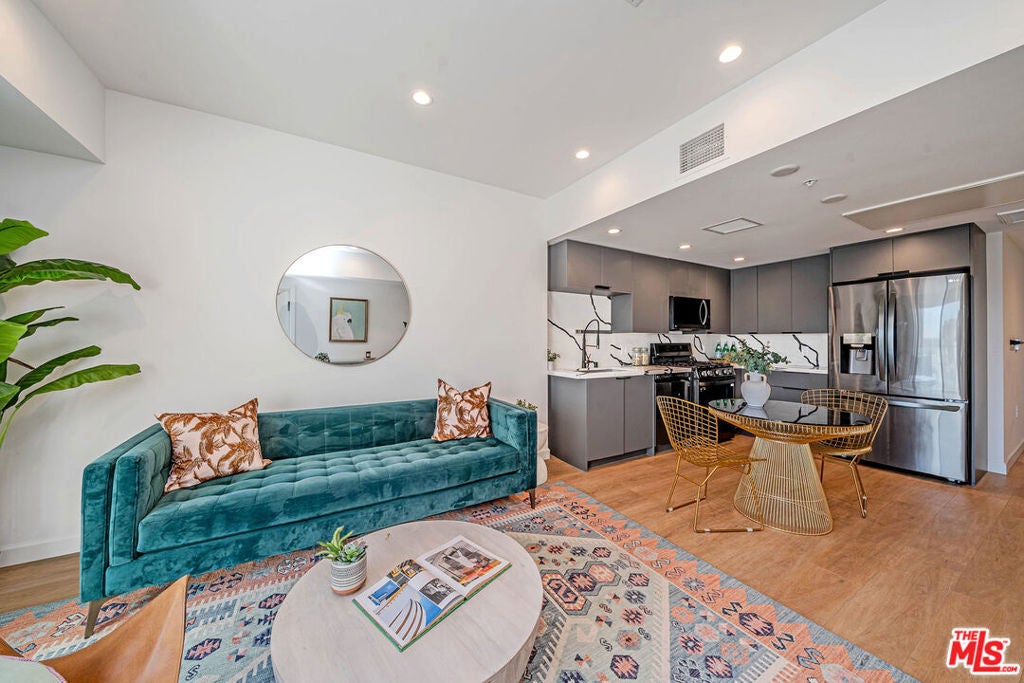 321 Oxford Avenue PH6