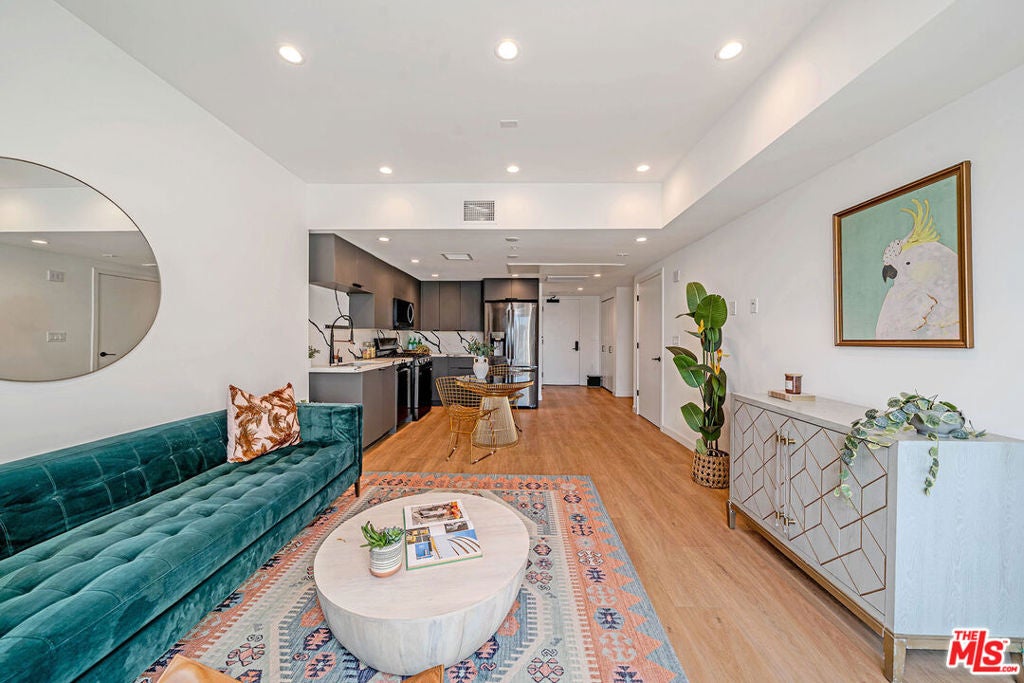 321 Oxford Avenue PH6