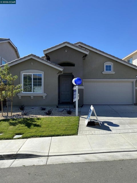 Photo of 527 Yarrow Drive DR, Fairfield, CA 94534 (MLS # 41140680)