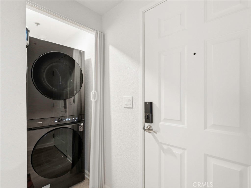 838 Pine 215