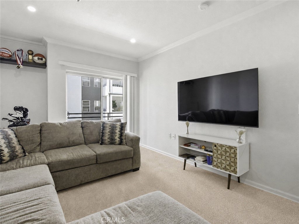 838 Pine 215